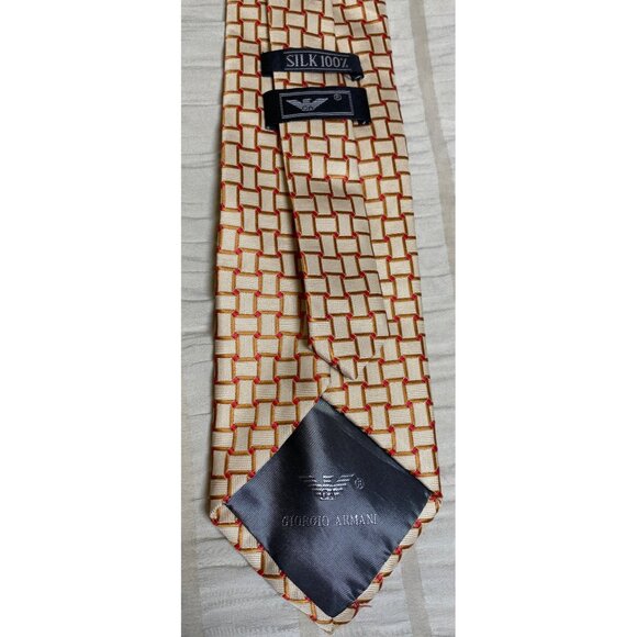 Giorgio Armani Mens 100% Silk Tie with Geometric Pattern Beige & Red - Picture 4 of 4
